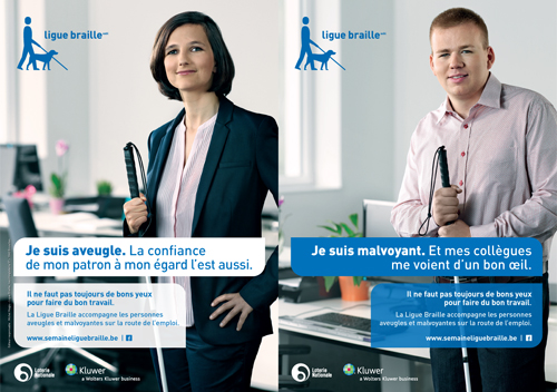 Affiche de campagne représentant une personne aveugle et une personne malvoyante tenant chacune une canne blanche