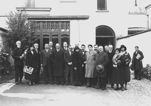  Image d'archive des personnes composant la Bibliothèque en 1936.