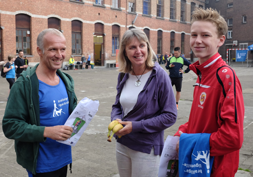 Photo de coureurs de l’équipe participant en famille