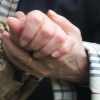 Des mains d'une personne âgée
